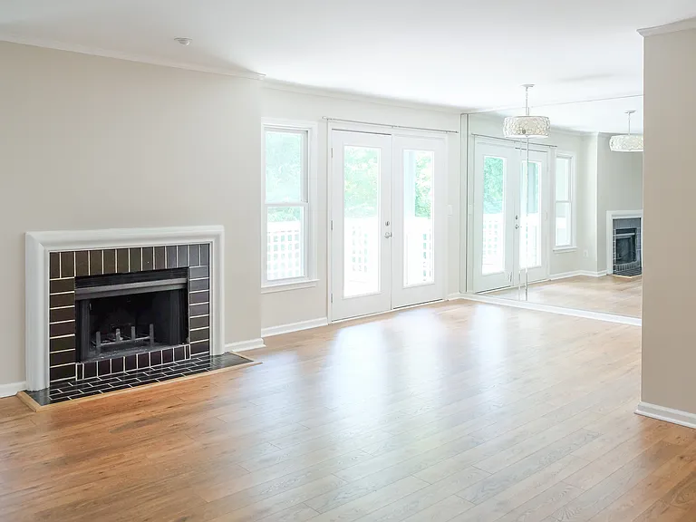 234 Hillsboro Pl — Photo 4