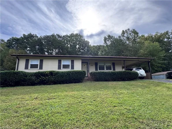 305 Kingston Dr, King, NC 27021