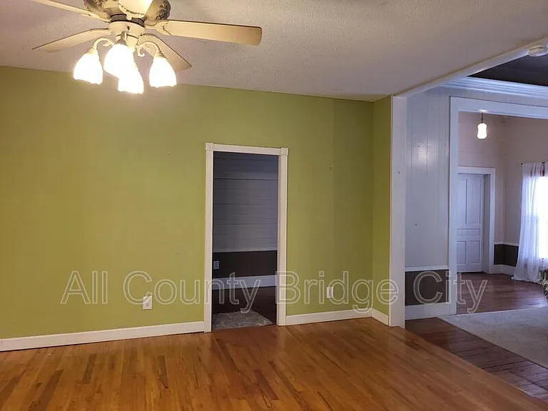 311 Retreat St — Photo 5