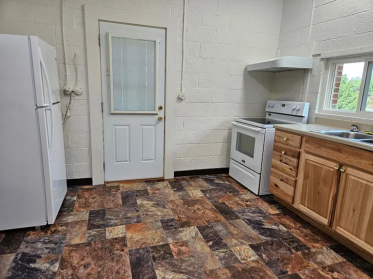 1029 Locust Ave — Photo 7