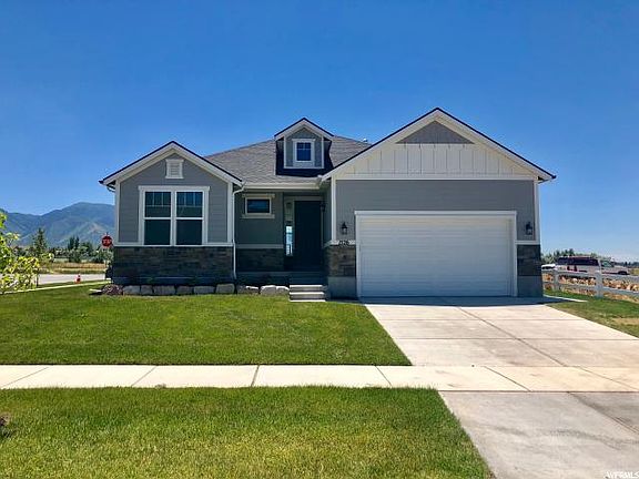 2nd image of 1526 E Aspen Grove Dr