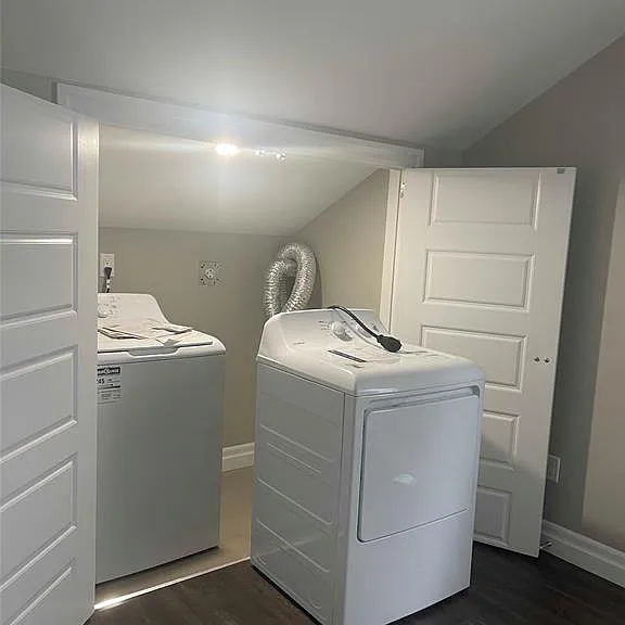 1439 Benjamin Ave #2 — Photo 9
