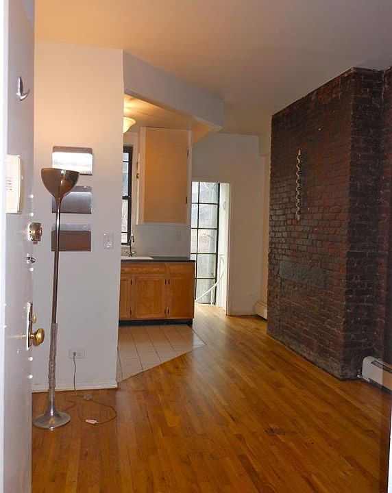 1st image of 517 E 5th St APT 110