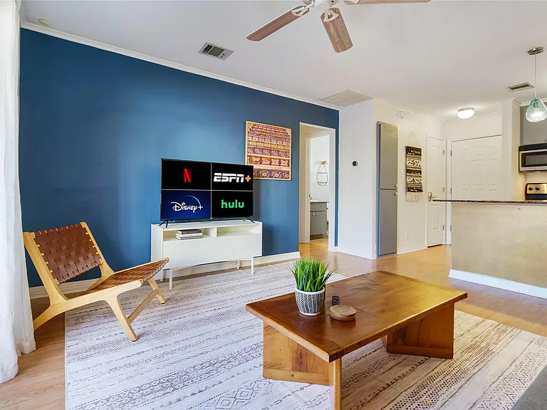 1422 Collier St #214 — Photo 8
