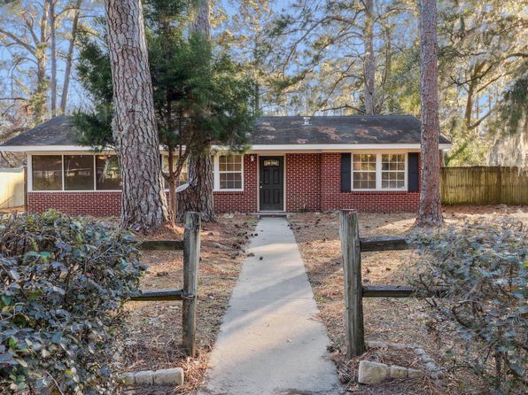 17 Summit Dr