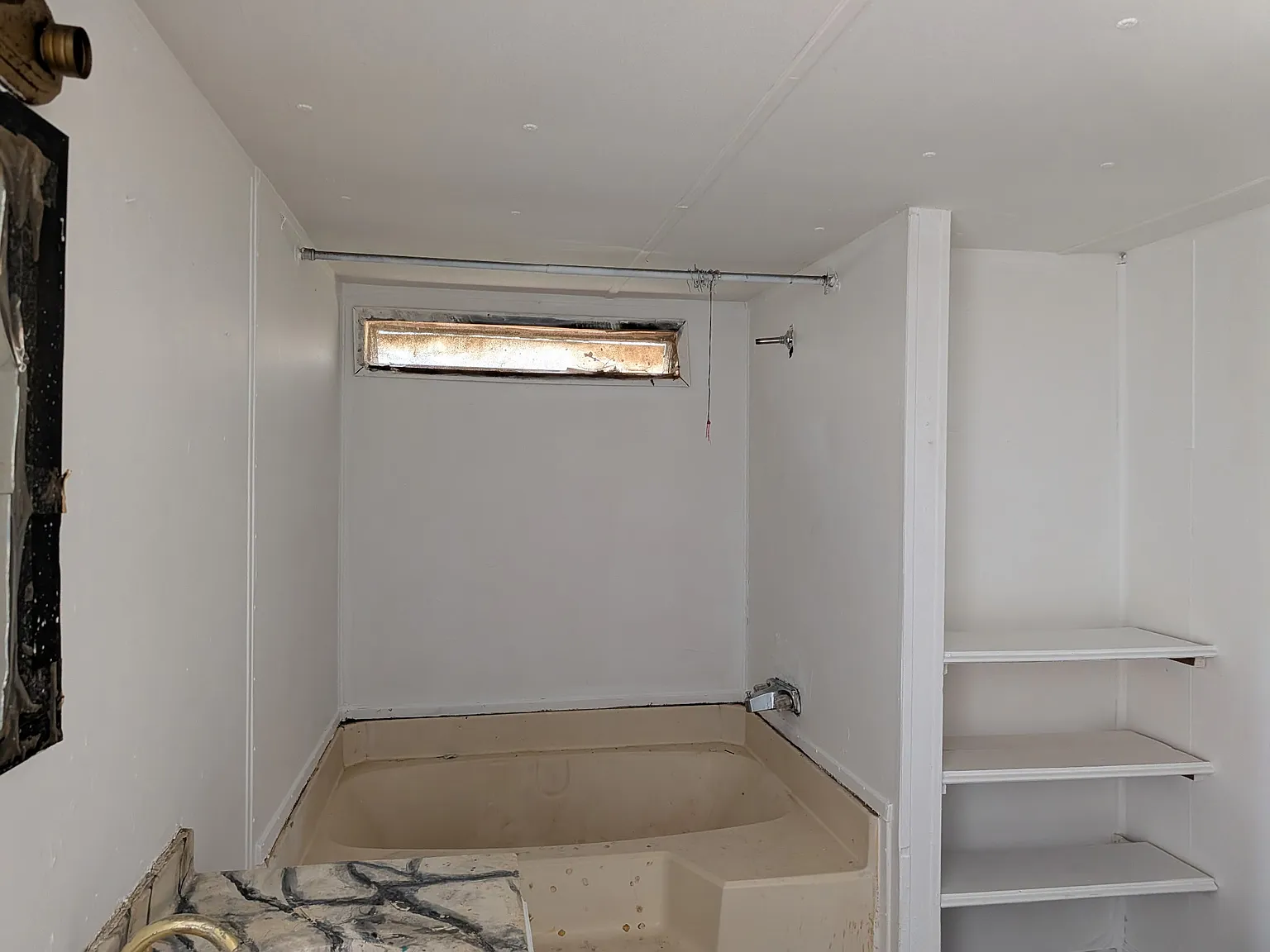 3 bed, 1.5 bath, 800 sqft, $795 — Photo 3