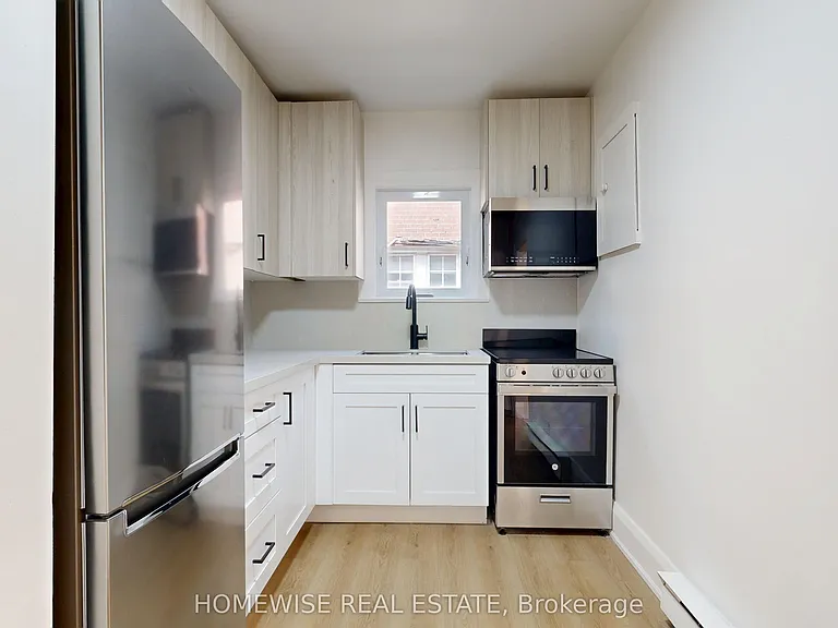 1214 Avenue Rd #1 — Photo 2