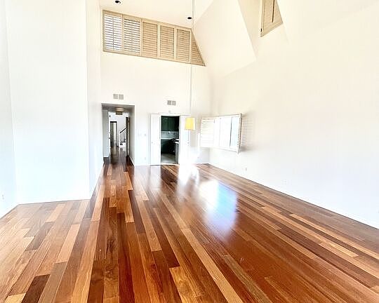 2nd image of 1936 Pelham Ave Unit 302