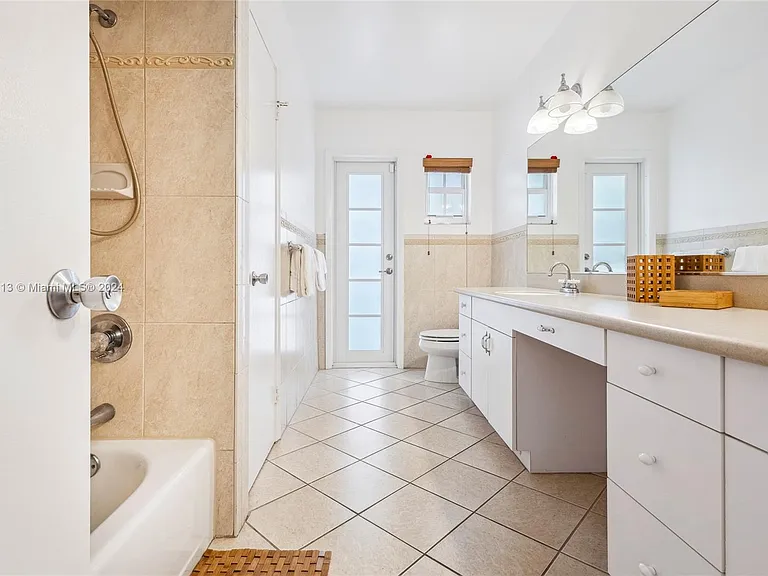 10130 SW 70th Ave — Photo 28