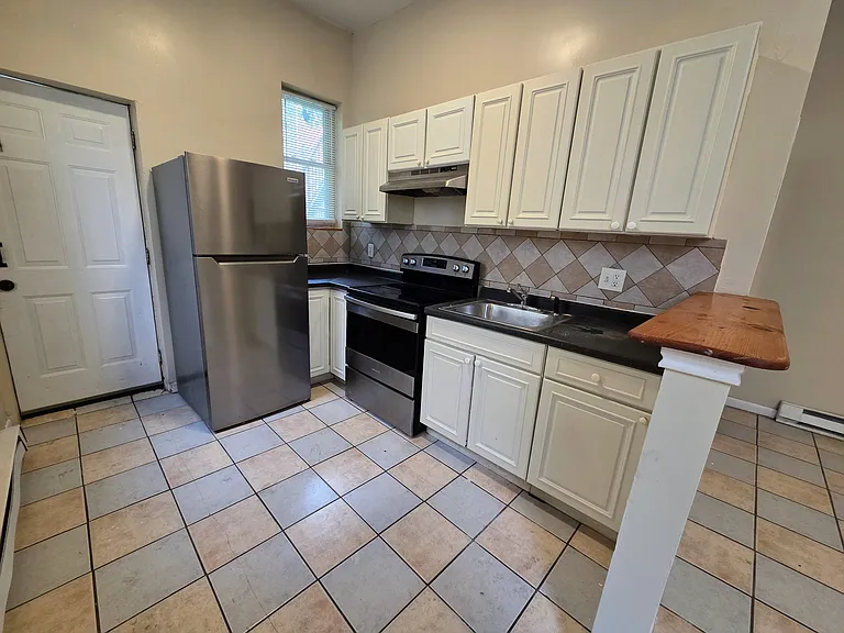 1323 W Butler St #1 — Photo 8