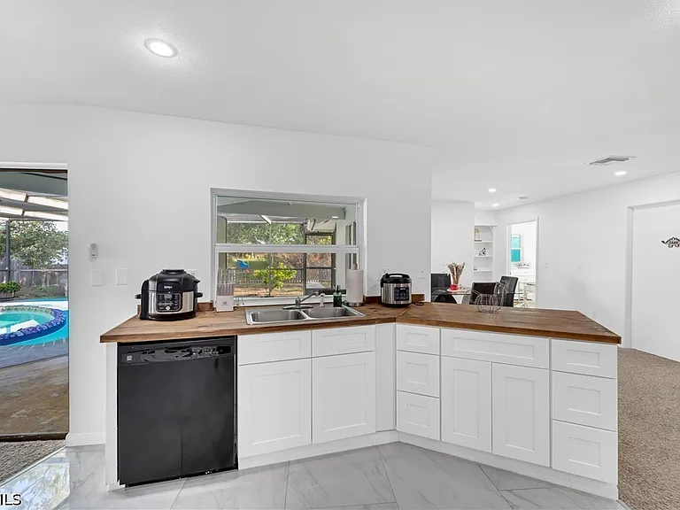 3271 Brooklyn Ave — Photo 22