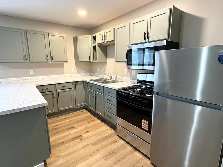121 Oak St #E — Photo 5