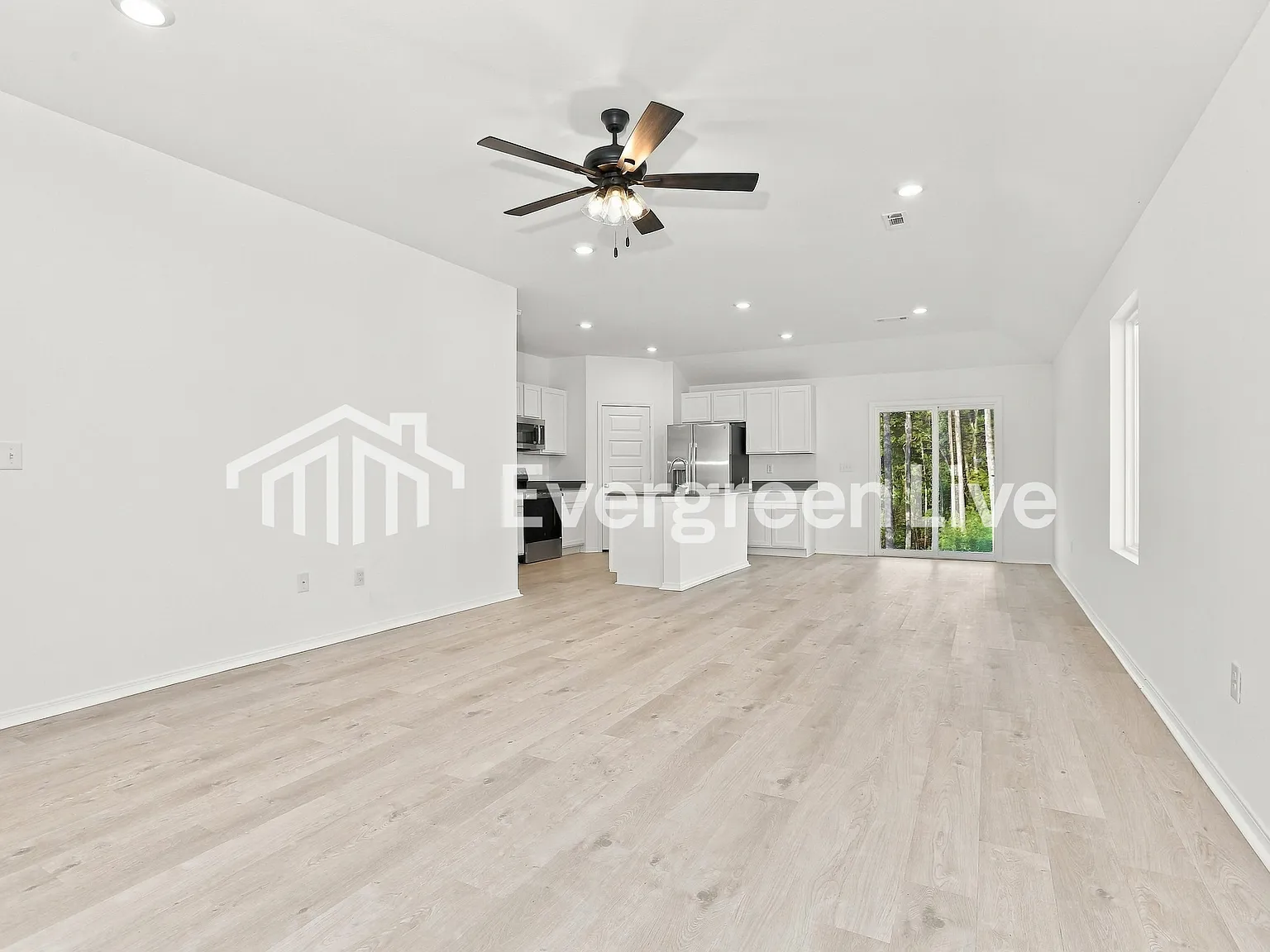 4 bed, 2.0 bath, 1496 sqft, $1,470 — Photo 4