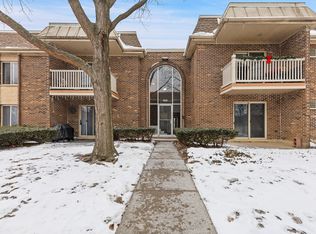 906 W Alleghany Dr APT 2A, Arlington Heights, IL 60004