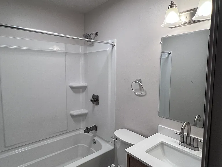 5218 Victoria Dr — Photo 8