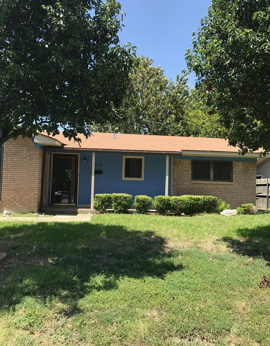 3 bed, 1212 sqft, $1,850 — Photo 1