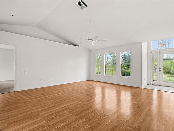 3rd image of 2440 31st AVE NE