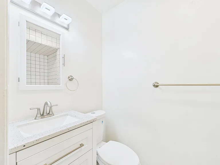 330 W I St — Photo 71