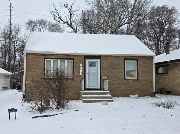 10700 West Manor Park DRIVE, West Allis, WI 53227