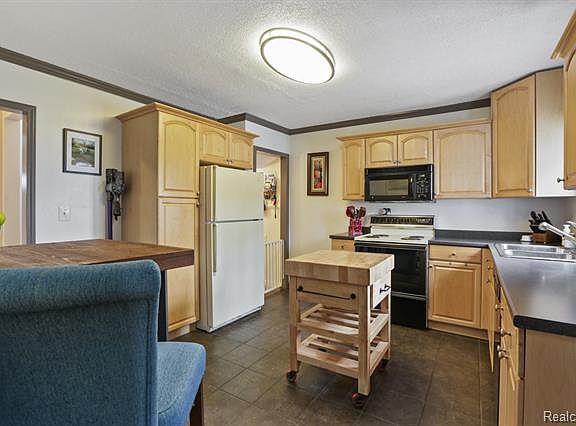 3rd image of 702 Bauman Ave