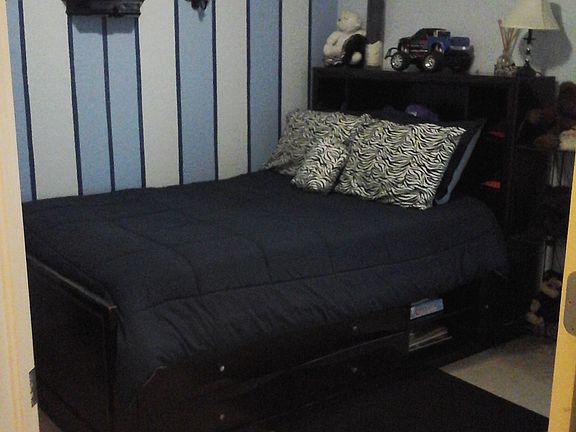 3rd image of 412 Eagle Creek Way