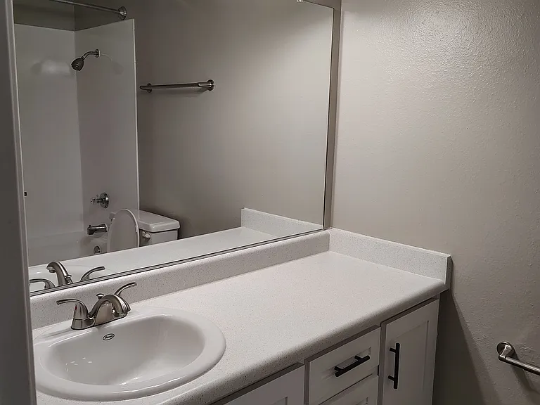 Edgewater — Photo 35