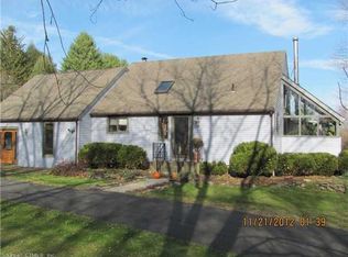 58 High St, Moosup, CT 06354