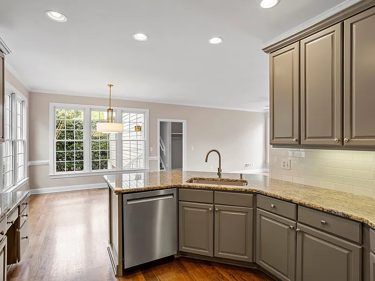 507 Highgrove Dr — Photo 8