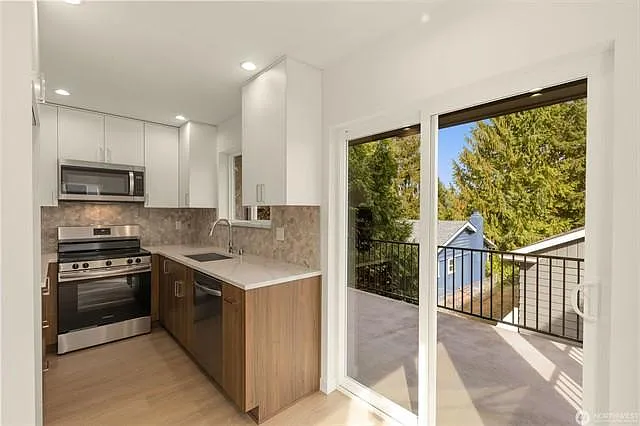 3 bed, 3.5 bath, $2,940 — Photo 2