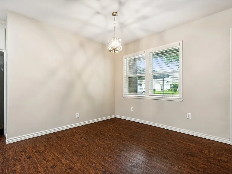 5805 Tracyne Dr — Photo 15