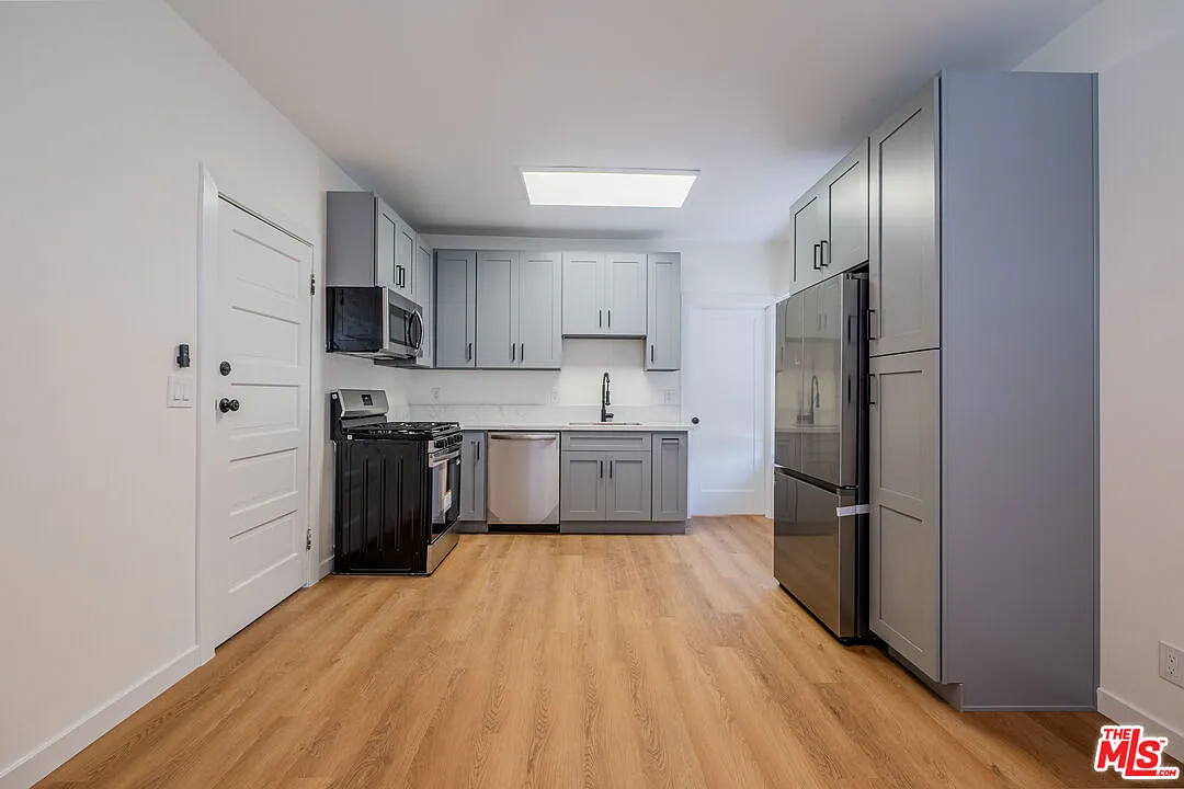1 bed, 1.0 bath, $2,658 — Photo 3