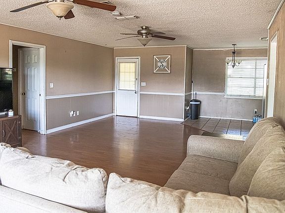 3rd image of 1011 SW Stallings Dr