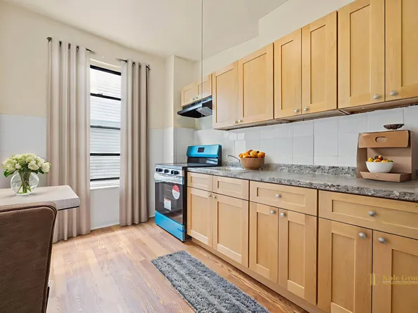 2121 Grand Avenue image 3 of 10