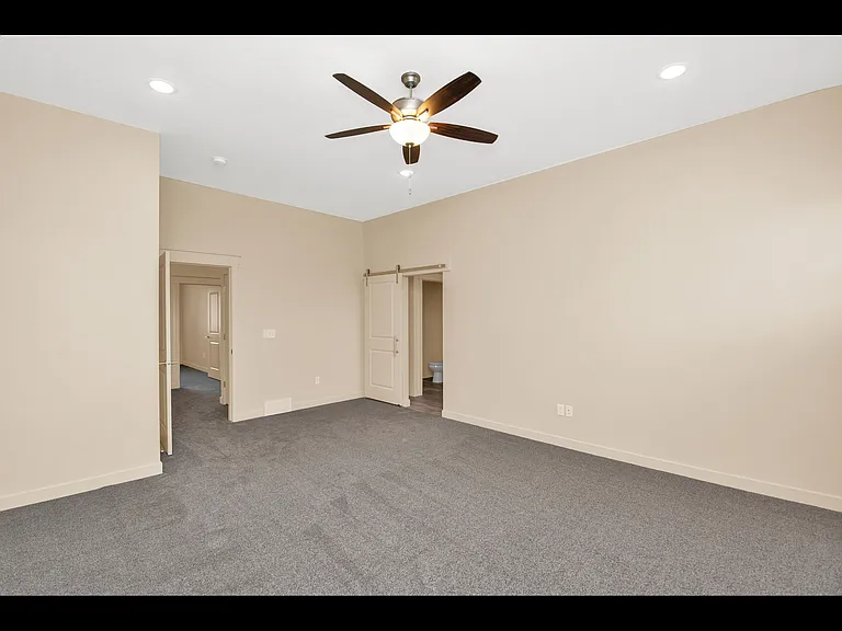 2190 Mott Dr — Photo 6