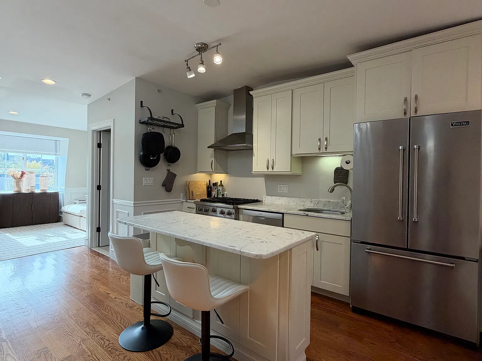 2 bed, 2.5 bath, 1250 sqft, $6,700 — Photo 3