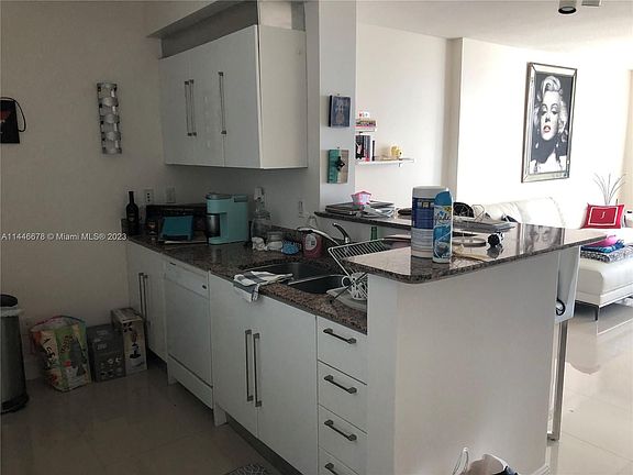 5th image of 325 Biscayne Blvd #2824