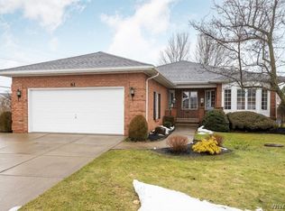 61 Hampton Hill Dr, Williamsville, NY 14221