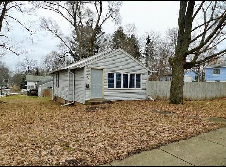1st image of 338 Goguac St W