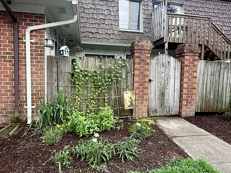 619 Ocean Lakes Dr — Photo 2