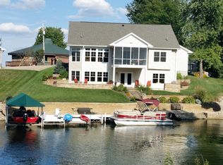 822 Poplar Dr, Petersburg, IL 62675
