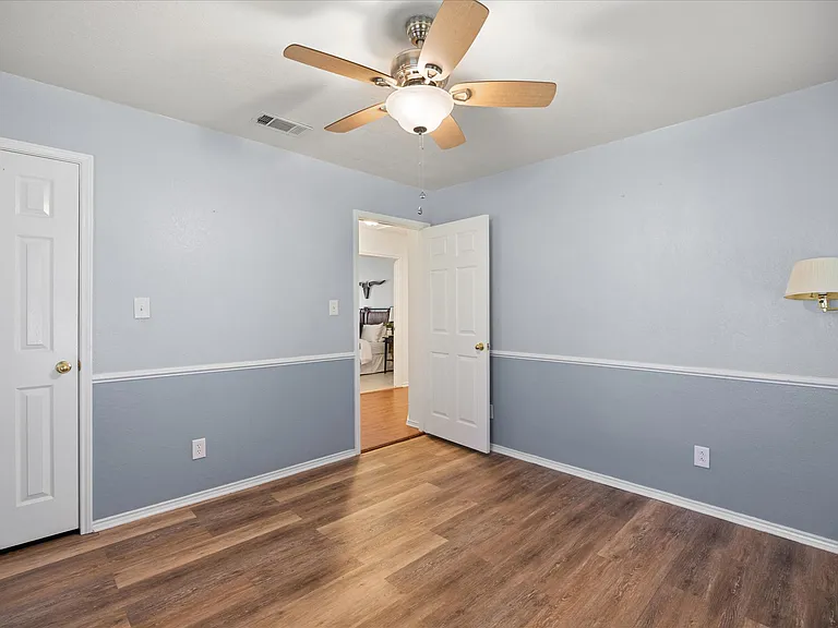 417 Sky Harbour Ct — Photo 15