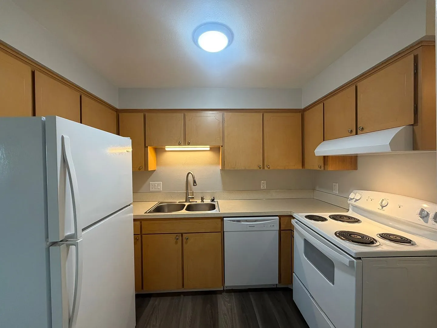 Bel-Air Apartments 8-Unit — Photo 4