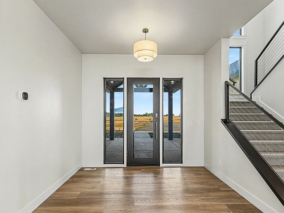 2nd image of 81 N Side Ct #2