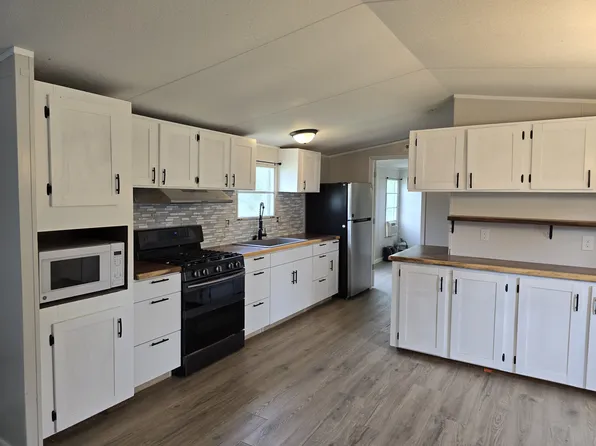 208 Village Dr, Spring City, TN 37381