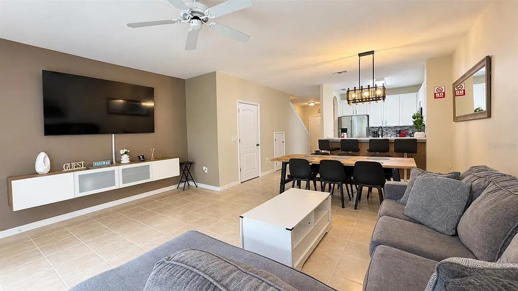 2 bed, 2.5 bath, 1313 sqft, $2,000 — Photo 4