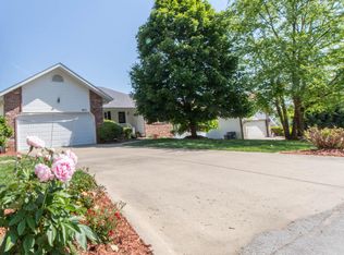 1515 W Highpoint Cir, Springfield, MO 65810