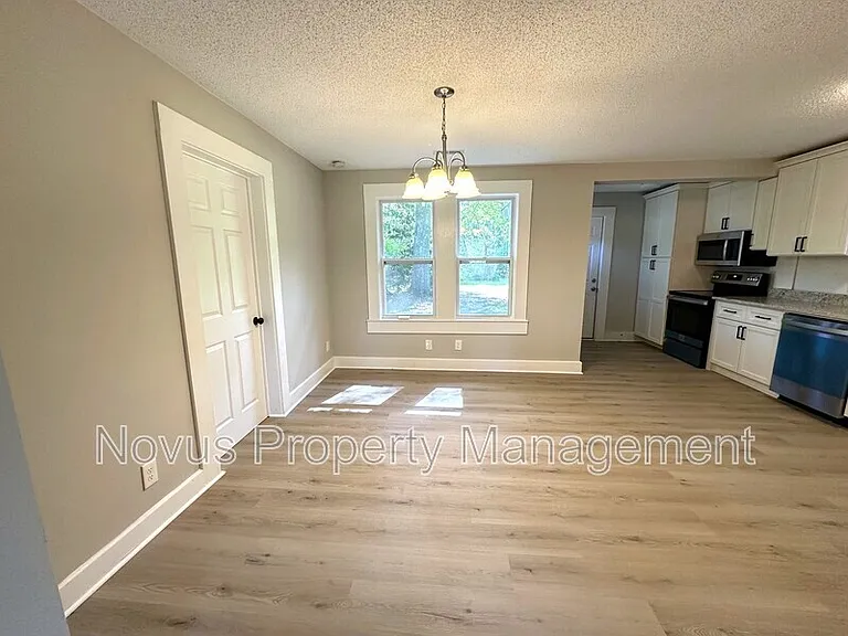 427 Adamson Ave — Photo 8