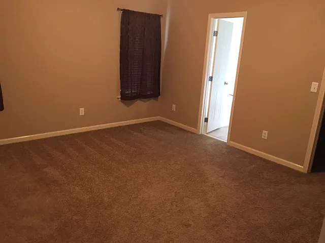 333 Bedford Cir — Photo 2