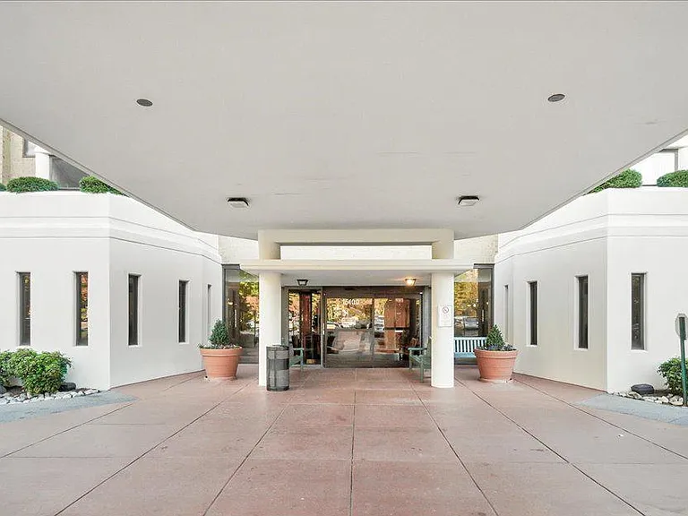 15100 Interlachen Dr #821 — Photo 3