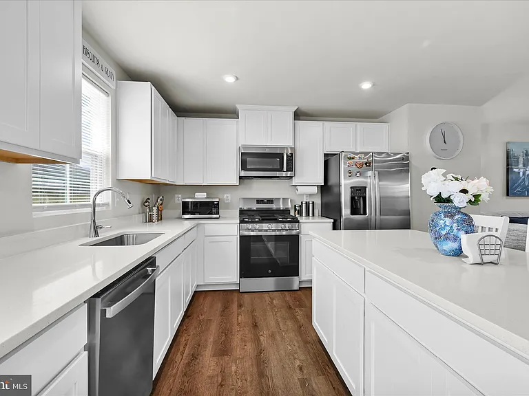 310 Creekside Dr — Photo 11